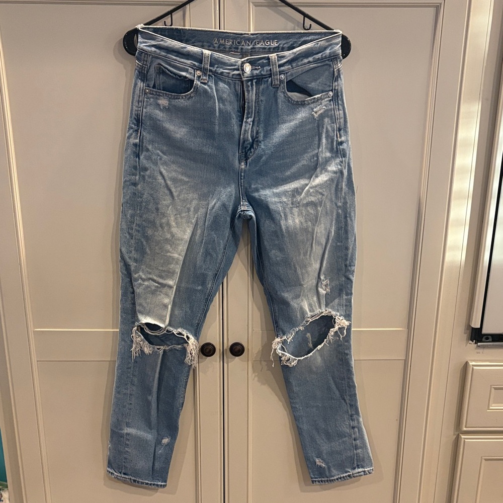 American Eagle Outfitters Light Blue Distressed Boyfriend Jeans